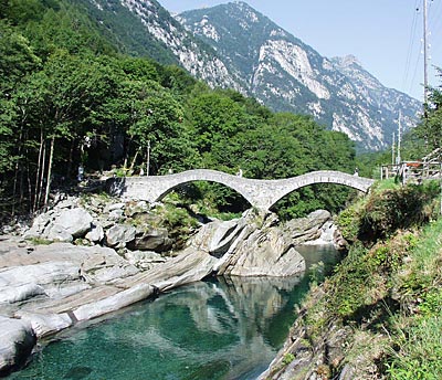 Verzascatal: Verzascatal: Brücke bei Lavertezzo