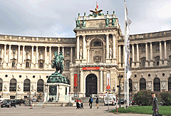 Wien: Vor der neuen Hofburg