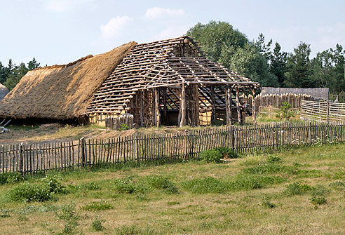 Das Steinzeithaus bei Randau