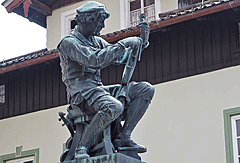 Geigenbauskulptur