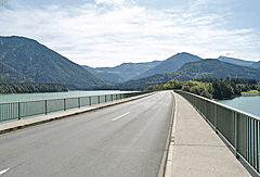 Brücke über den Sylvenstein-Stausee