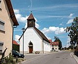 Kirche im Ort Bühler