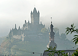 Burg Cochem im Morgennebel