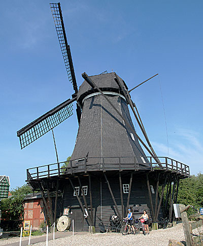 Ostseeküstenradweg: Windmühle in Lemkenhafen