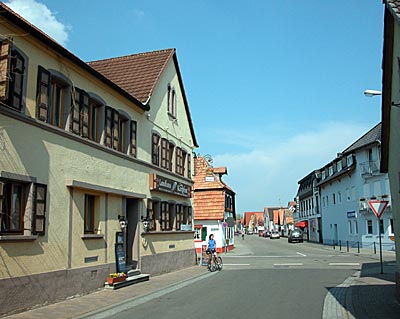 Rheintalradweg: Ortsmitte von Hördt