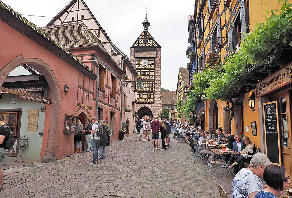 Riquewihr hat noch ein intaktes mittelalterliches Stadtbild