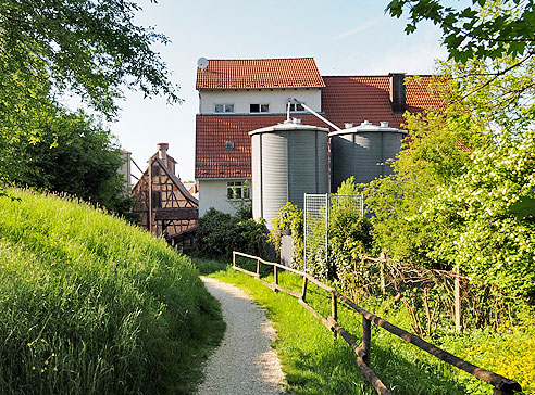 Radweg und Mühle bei Weilheim