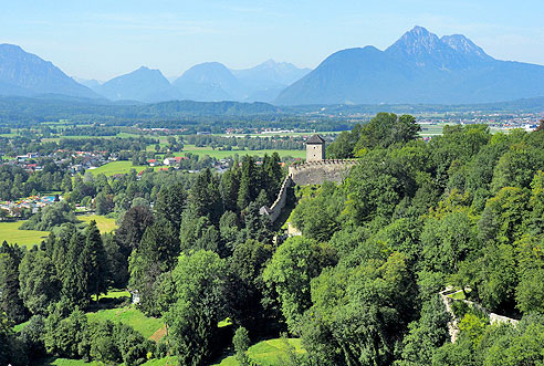 Salzburg wird von der Festung Hohensalzburg überragt
