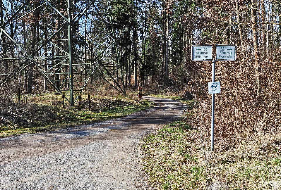 Abzweig vor der Bahnlinie durch den Ehninger Wald