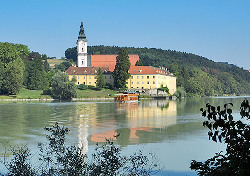 Blick auf Kloster Vornbach