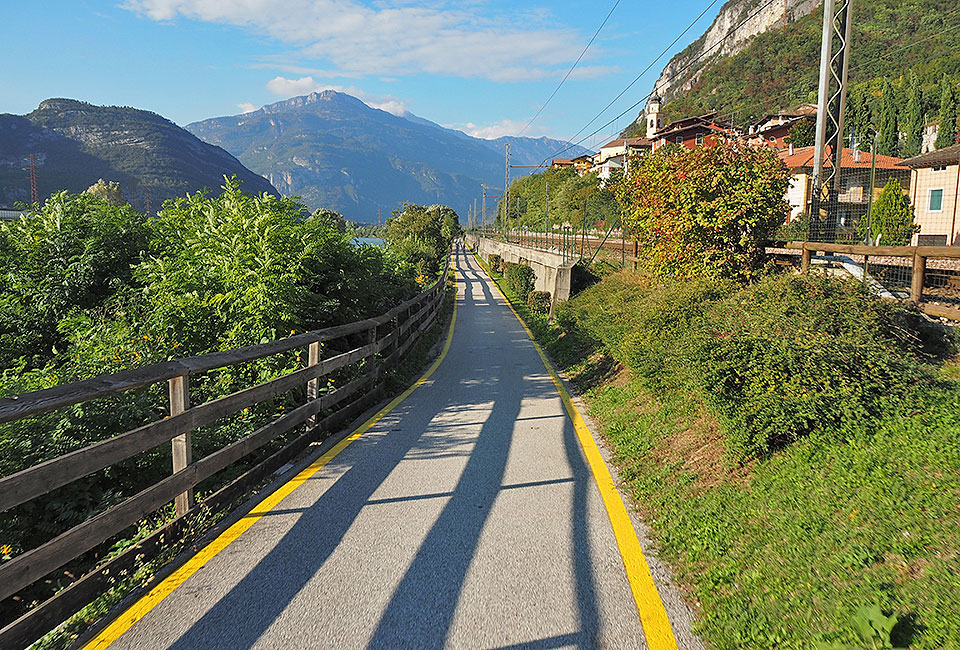 Radweg bei Serravalle all Adige