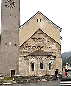 Romanische Apsis der Pfarrkirche