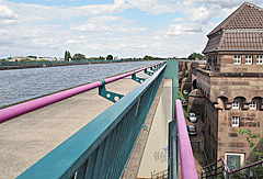 Alte und neue Wasserbrücke über die Weser