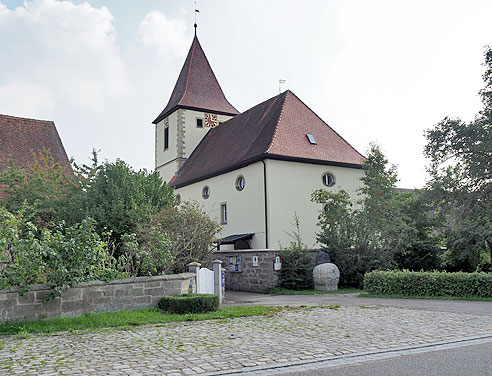 Kirche im Ort Wörnitz