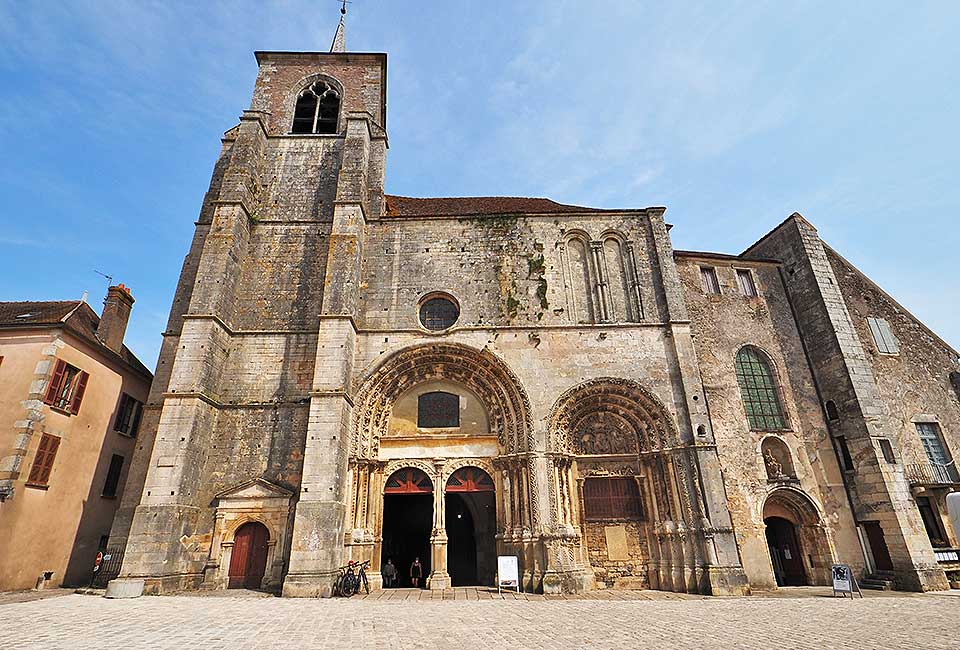 Die romanische Kirche St. Lazare